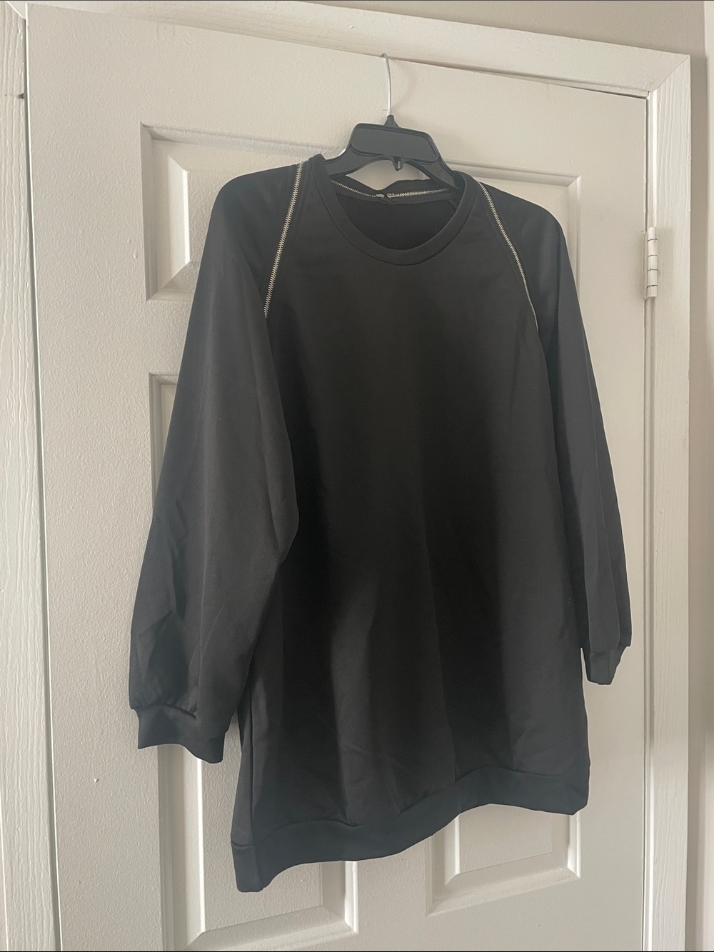 SHEIN Black Long Sleeve Pullover Sweatshirt with Contrast Stitch